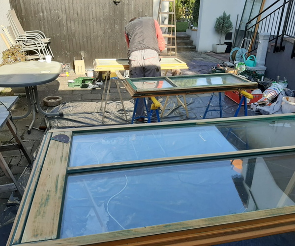 Ausgebaute Kastenfensterflügel bei der Neuverglasung