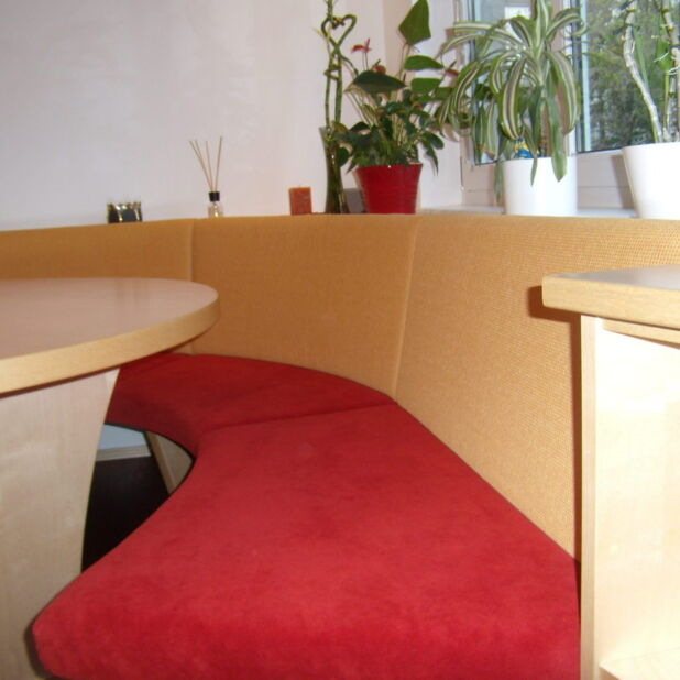 Tischlerdiest - Sitzecke und Sessel mit neuem Bezugsstoff