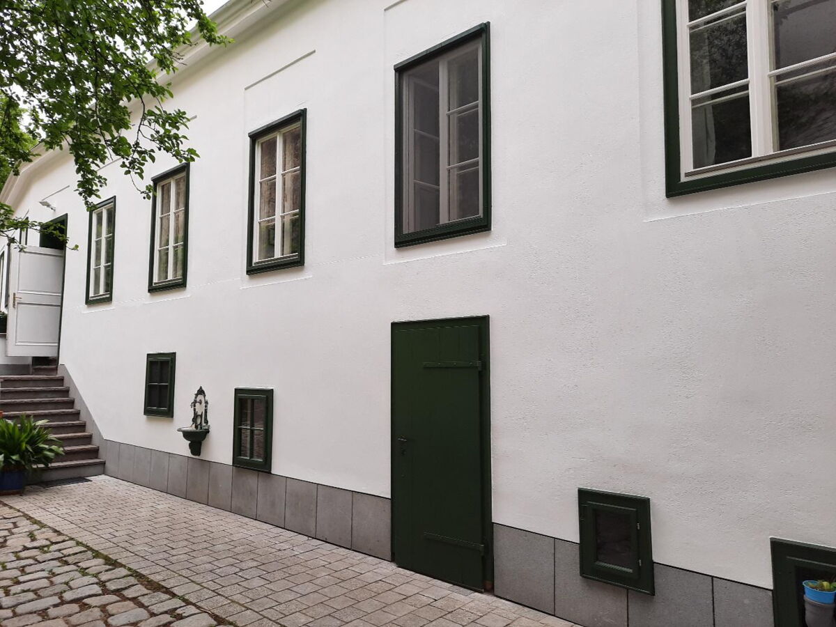 Alte Mauern lieben alte Holzfenster