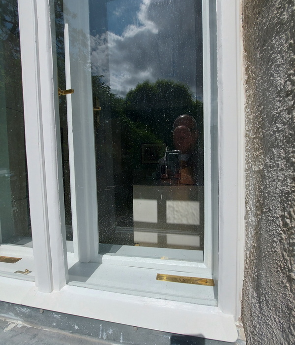 Neu hergerichtetes und abgedichtetes Kastenfenster