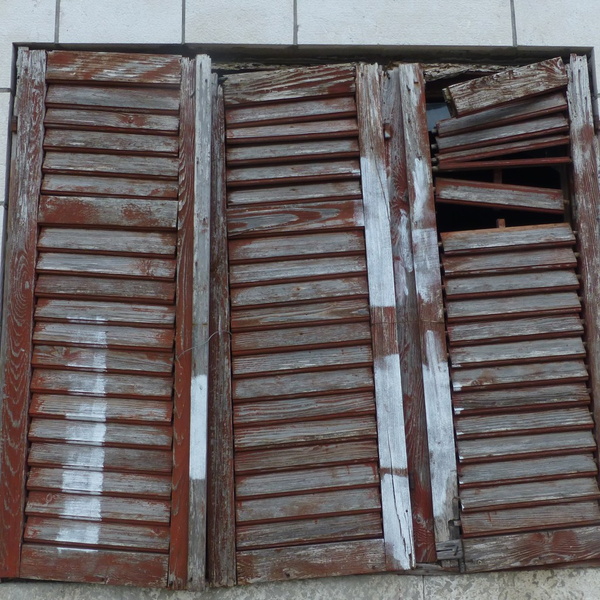 Sanieren von Fenster und Türen - altes Holzfenster