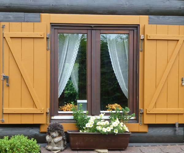 Fensterläden - klassischer Fensterladen mit Halterung