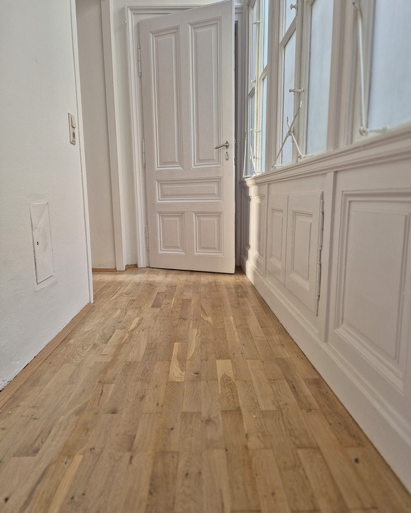 Sanierung-Wohnung-Gangtueren_Parkett_neu
