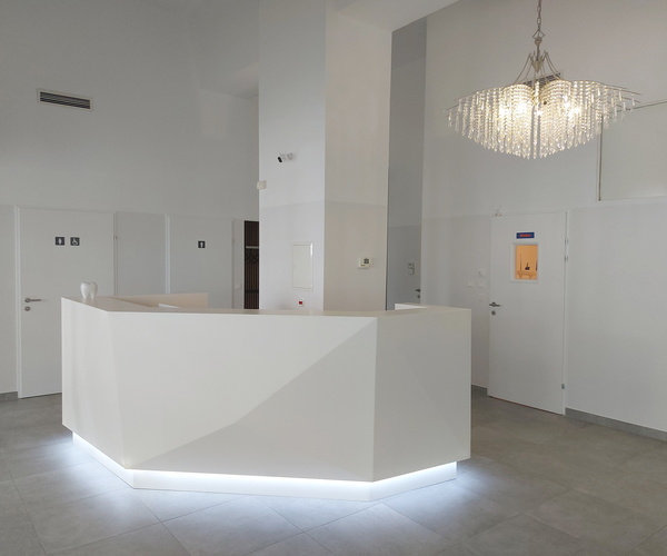 Empfangspult mit Licht